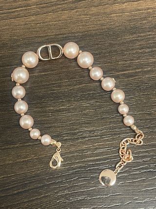 Pulsera Dior Perlas Rosas y Abeja Dorada