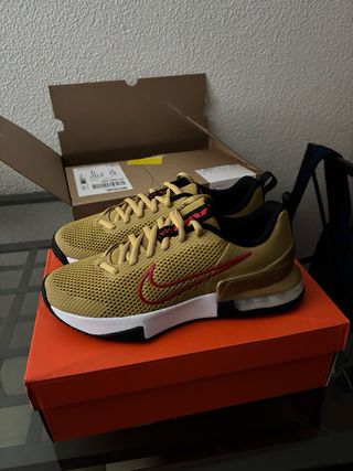 Nike Air Max Doradas y Rojas