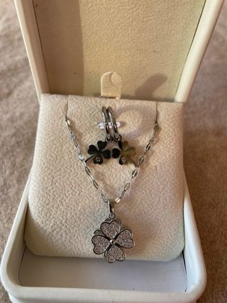 Conjunto Collar y Pendientes Trébol