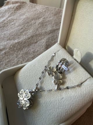 Conjunto Collar y Pendientes Trébol