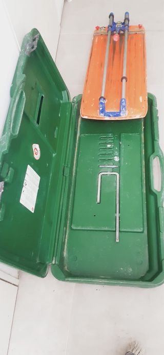 Cortadora de azulejos con maletín