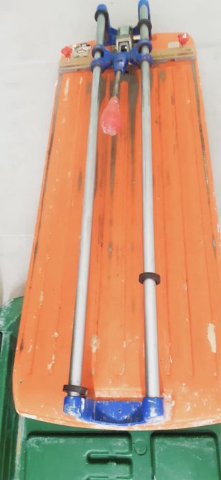 Cortadora de azulejos con maletín