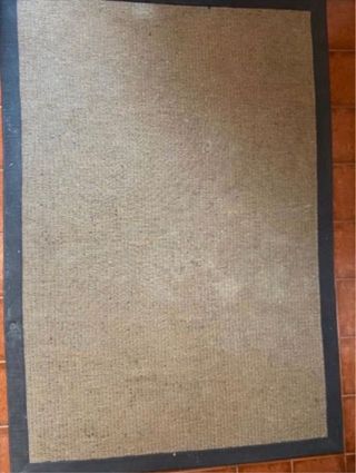 Tappeto beige e nero in iuta