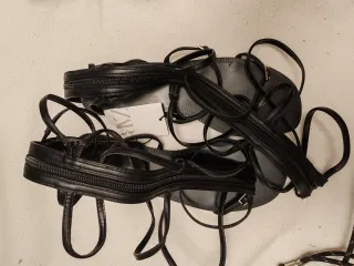 Sandalias Zara con cremallera