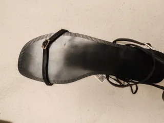 Sandalias Zara con cremallera