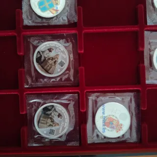 Bandeja para monedas con tapa protectora