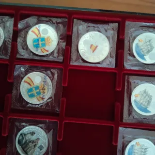 Bandeja para monedas con tapa protectora