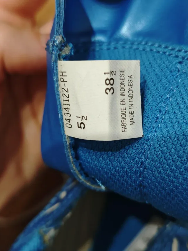 Botas de fútbol nuevas.