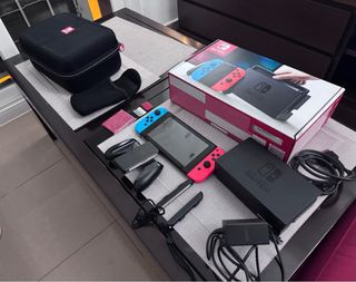 Nintendo Switch + Mario Kart 8 Deluxe