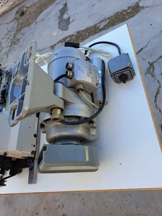 Máquina de coser industrial Juki LK1854