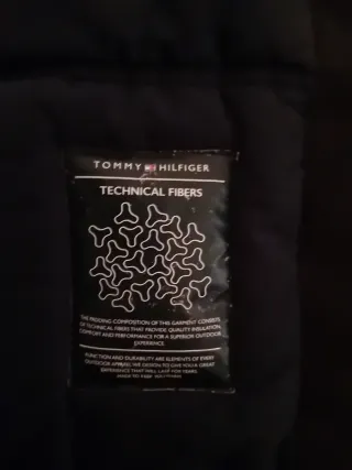 Cazadora Tommy Hilfiger niño negra. Talla 164