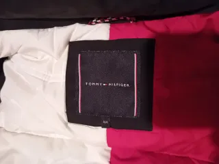 Cazadora Tommy Hilfiger niño negra. Talla 164