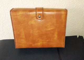 Cartera de piel.