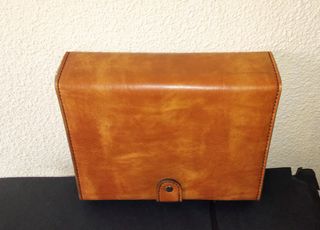 Cartera de piel.