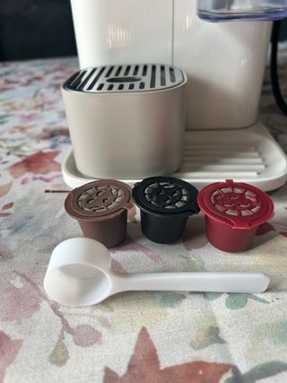 Cafetera Nespresso y Calentador Leche