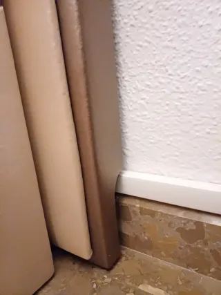 Cabecero polipiel beige diseño moderno