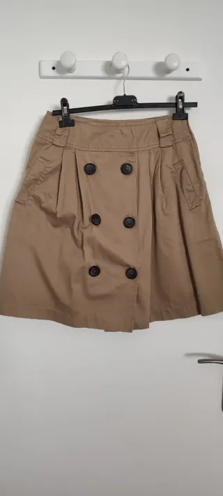 Falda marrón con botones