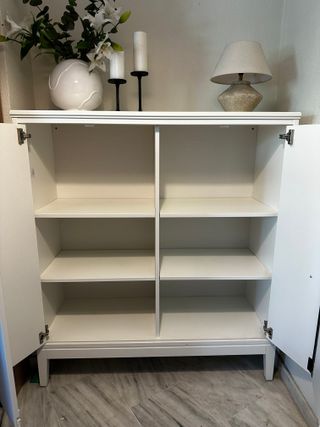 Armario blanco de madera