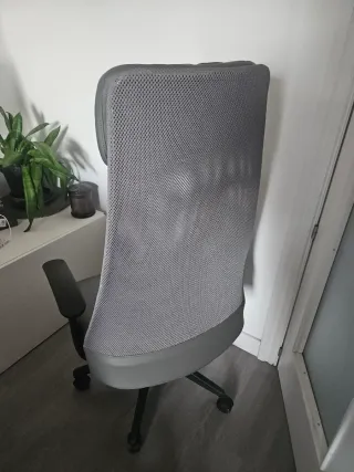Silla de oficina ergonónmica gris
