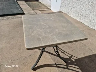 Mesa de jardín piedra y metal