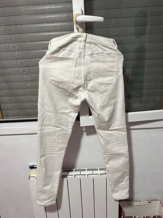 Pantalón pitillo blanco talla 38
