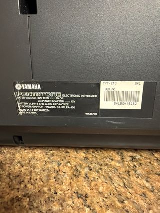 Teclado Yamaha Negro y Blanco