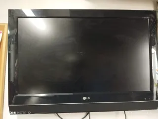 Televisor LG Negro. Se regala tdt porque no tiene.