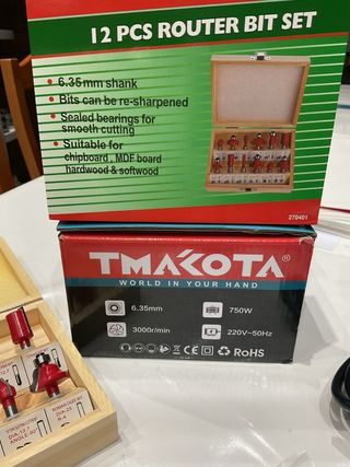 Fresatrice legno + 12 punte da 750 W