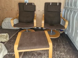 Sillas y reposapiés Ikea madera