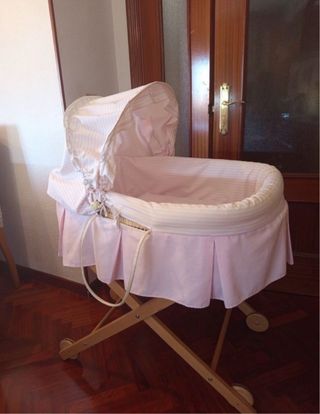 Cuna moisés rosa con capota