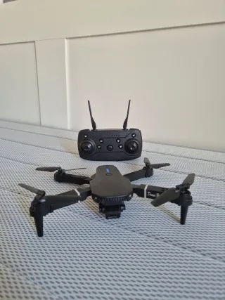Dron Plegable Negro con Mando