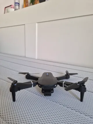Dron Plegable Negro con Mando