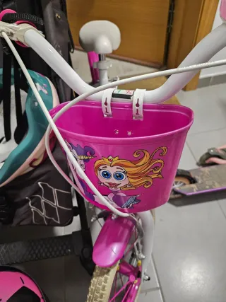 Bicicleta niña rosa con cesta