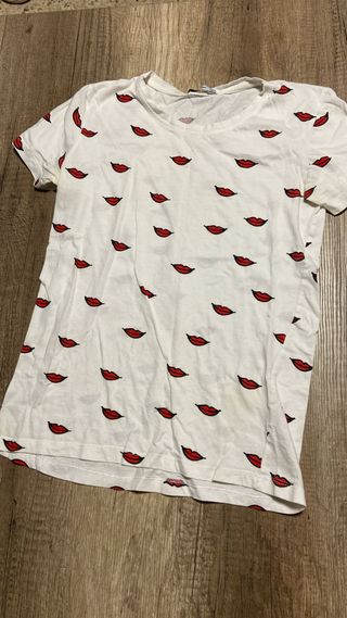 Camiseta Stradivarius Estampado Labios