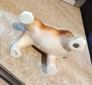 Statuina Cane Bulldog Inglese in porcellana