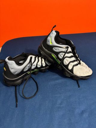 Nike VaporMax Plus Verde y Blanco