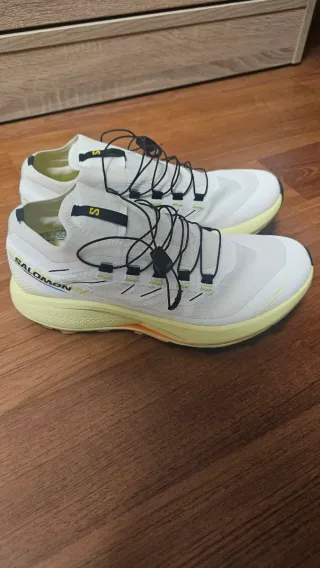 Zapatillas Trail Salomon Blancas y Amarillas