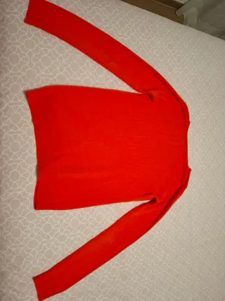 Jersey cuello pico rojo