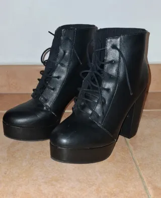 Botines negros H&M con cordones y plataforma
