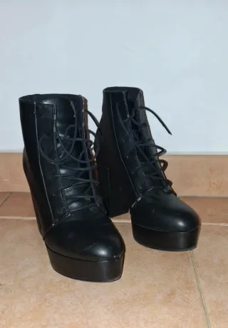 Botines negros H&M con cordones y plataforma