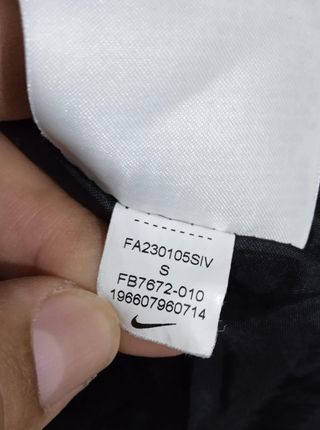 Chaqueta Nike Negra con Capucha