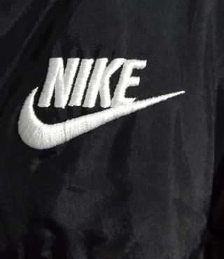 Chaqueta Nike Negra con Capucha