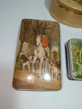 Scatole latta vintage scene caccia
