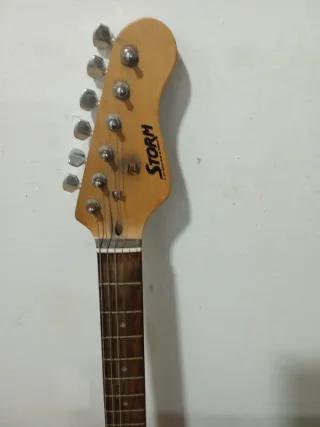 Guitarra eléctrica ( no ago envio)