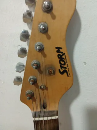 Guitarra eléctrica ( no ago envio)