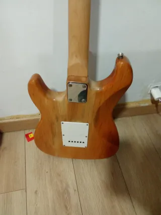 Guitarra eléctrica ( no ago envio)