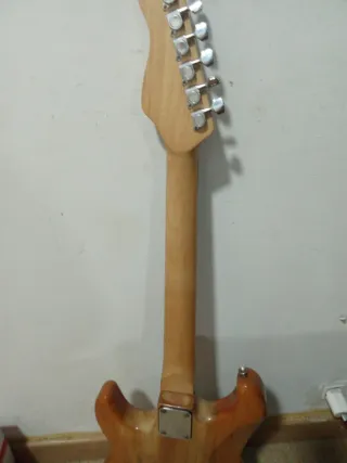 Guitarra eléctrica ( no ago envio)