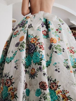 Falda corpiño manga larga y corta zapatos