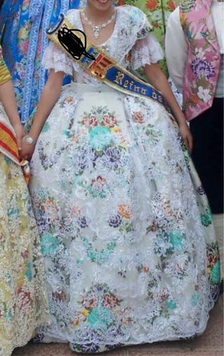 Falda corpiño manga larga y corta zapatos