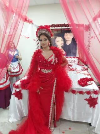 Bata Gitana con Complementos Talla 36.